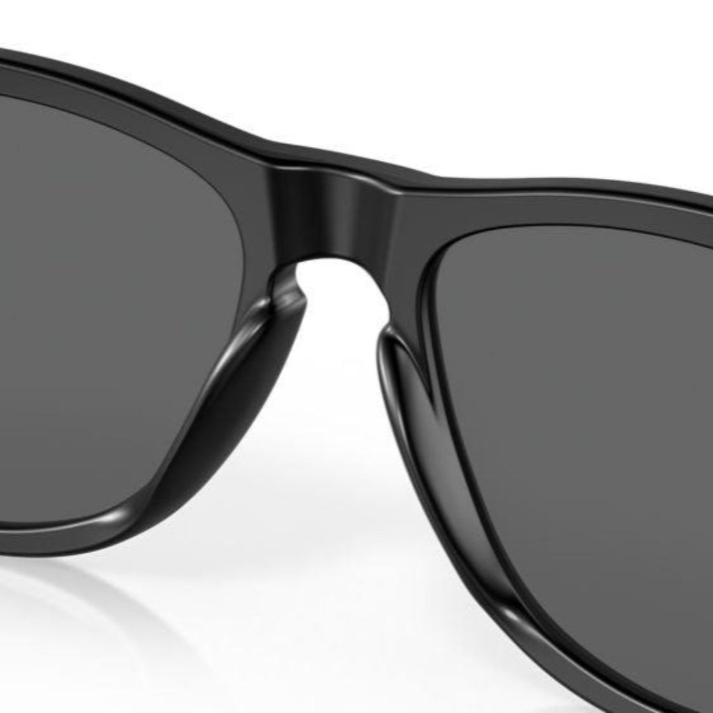 Oakley Frogskins (Low Bridge Fit) Matte Black/Prizm Black Polarized 0OO9245-924587